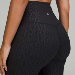 Black segment Lululemon wonder under leggings